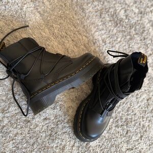 Jarrick II Laced Leather Platform Boots Dr. Martens